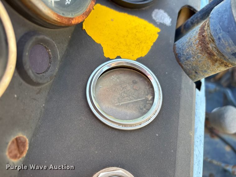 image for item FC2115 Universal U-350 tractor