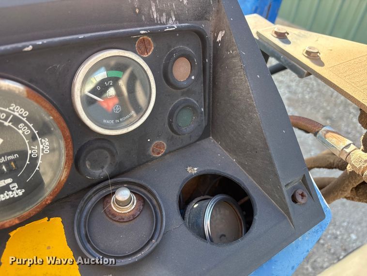 image for item FC2115 Universal U-350 tractor