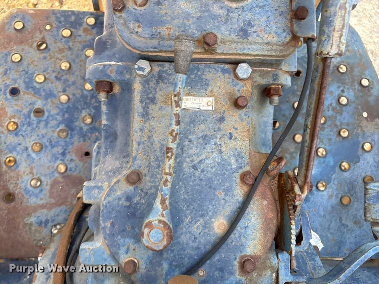 image for item FC2115 Universal U-350 tractor