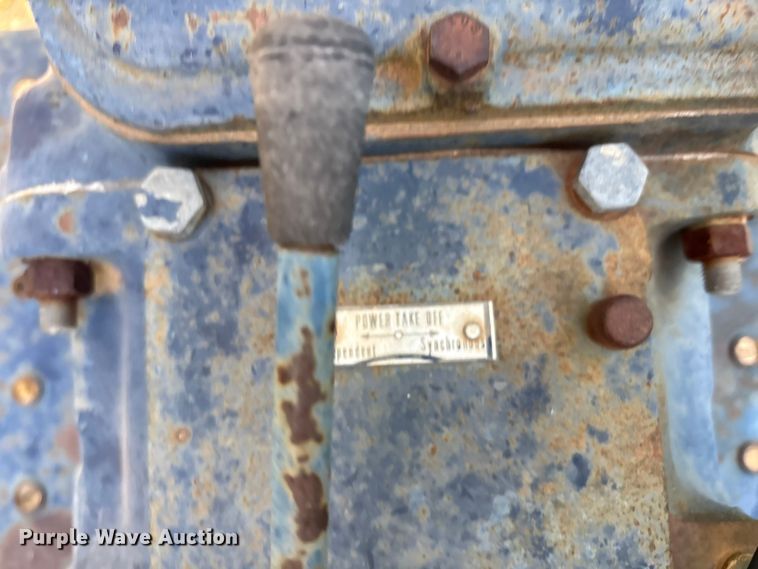 image for item FC2115 Universal U-350 tractor