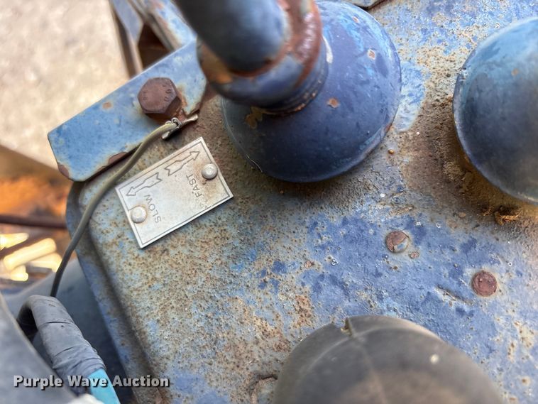 image for item FC2115 Universal U-350 tractor