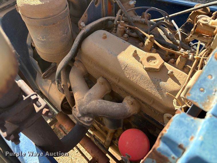 image for item FC2115 Universal U-350 tractor