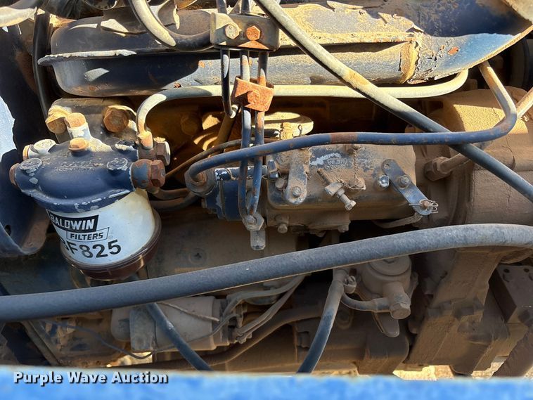 image for item FC2115 Universal U-350 tractor