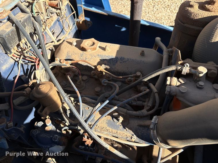 image for item FC2115 Universal U-350 tractor