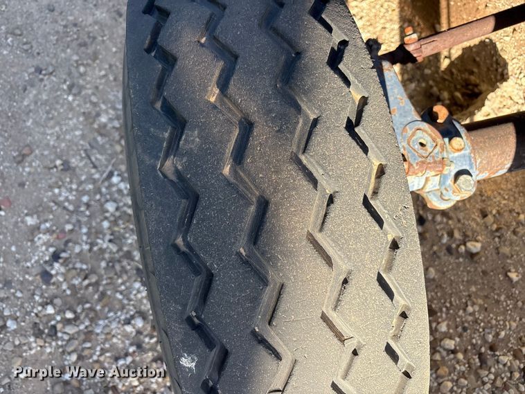 image for item FC2115 Universal U-350 tractor