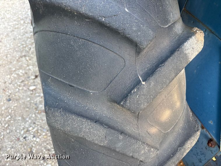 image for item FC2115 Universal U-350 tractor