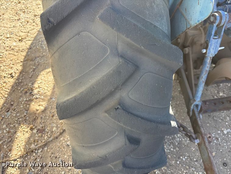 image for item FC2115 Universal U-350 tractor