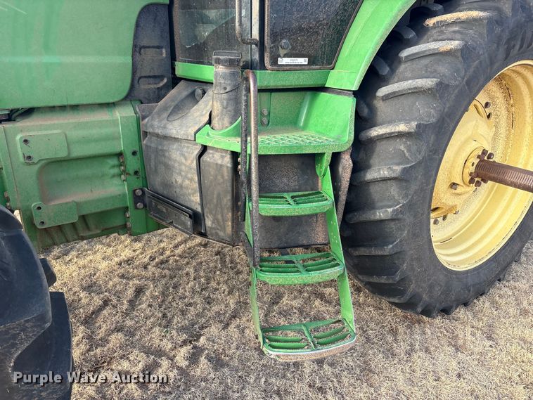 image for item FC2171 2003 John Deere 8120 HFWD tractor