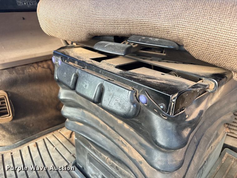 image for item FC2171 2003 John Deere 8120 HFWD tractor