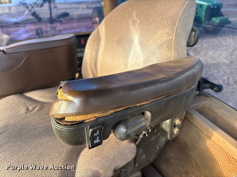 image for item FC2171 2003 John Deere 8120 HFWD tractor