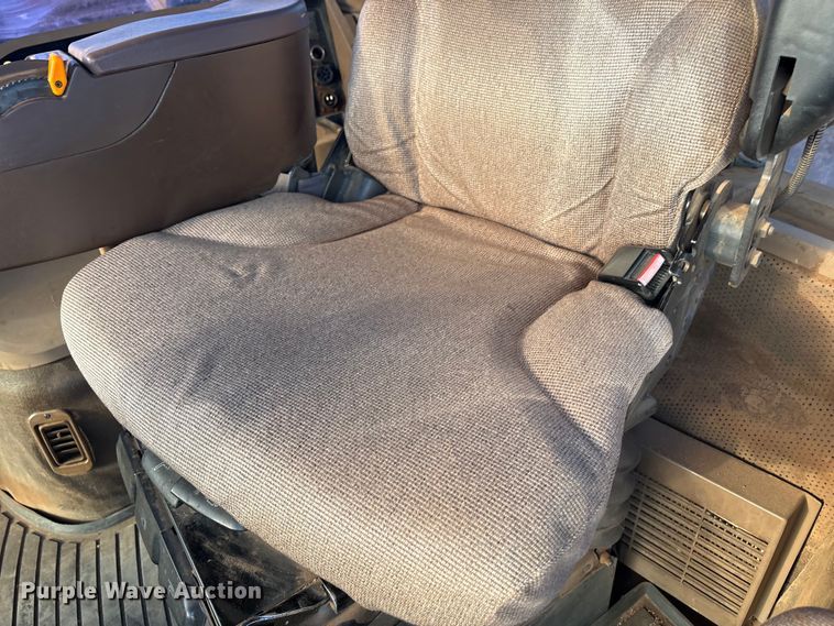 image for item FC2171 2003 John Deere 8120 HFWD tractor