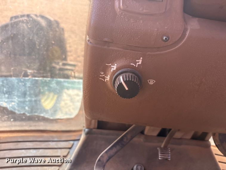 image for item FC2171 2003 John Deere 8120 HFWD tractor