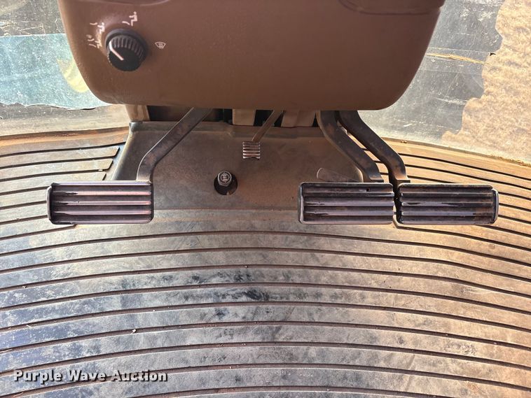 image for item FC2171 2003 John Deere 8120 HFWD tractor