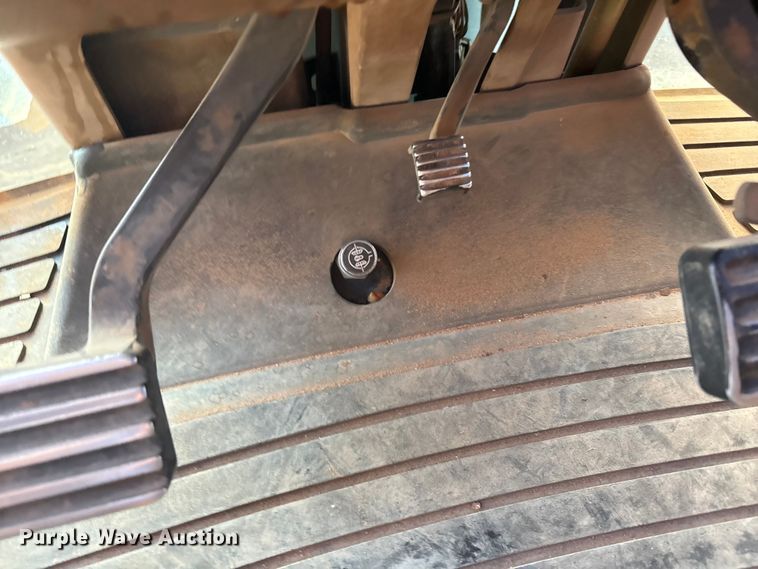 image for item FC2171 2003 John Deere 8120 HFWD tractor