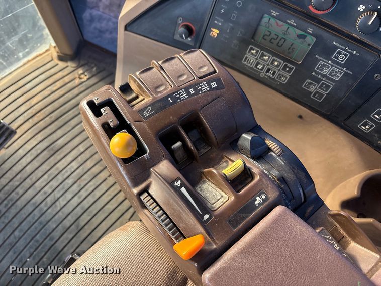 image for item FC2171 2003 John Deere 8120 HFWD tractor