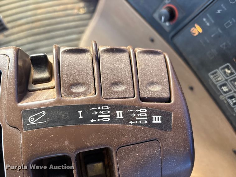 image for item FC2171 2003 John Deere 8120 HFWD tractor