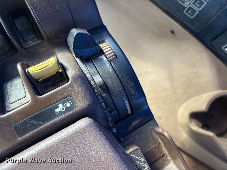 image for item FC2171 2003 John Deere 8120 HFWD tractor