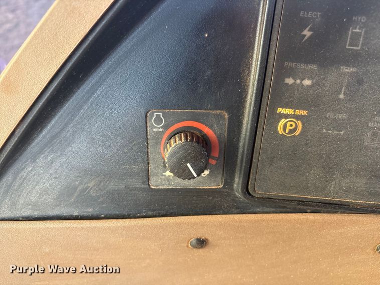 image for item FC2171 2003 John Deere 8120 HFWD tractor