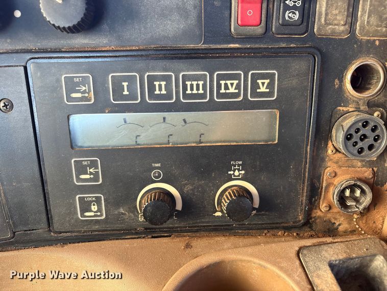 image for item FC2171 2003 John Deere 8120 HFWD tractor