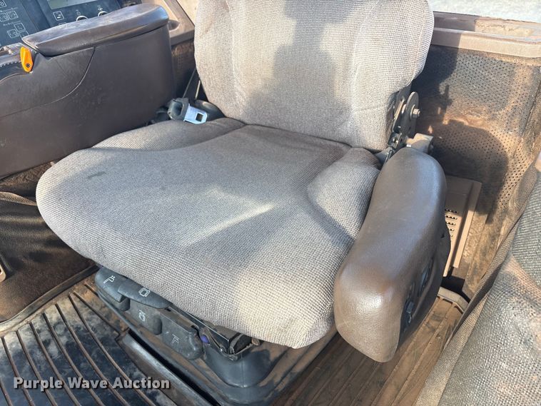 image for item FC2172 2002 John Deere 8120 HFWD tractor