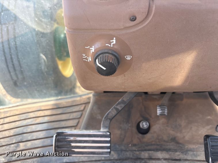 image for item FC2172 2002 John Deere 8120 HFWD tractor