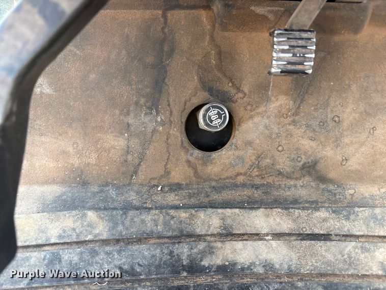 image for item FC2172 2002 John Deere 8120 HFWD tractor