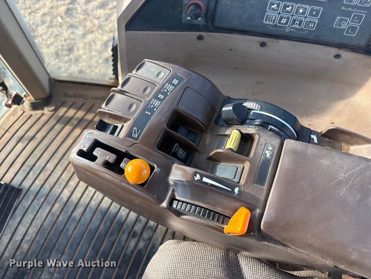 image for item FC2172 2002 John Deere 8120 HFWD tractor