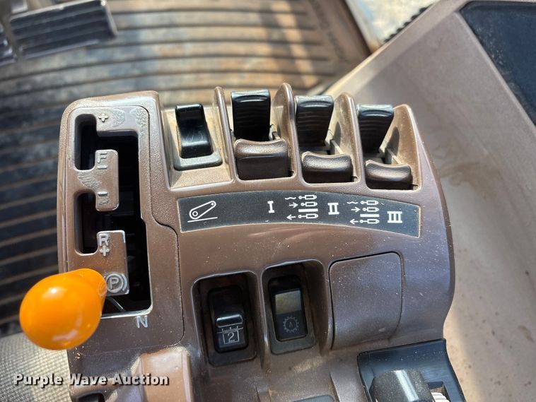 image for item FC2172 2002 John Deere 8120 HFWD tractor