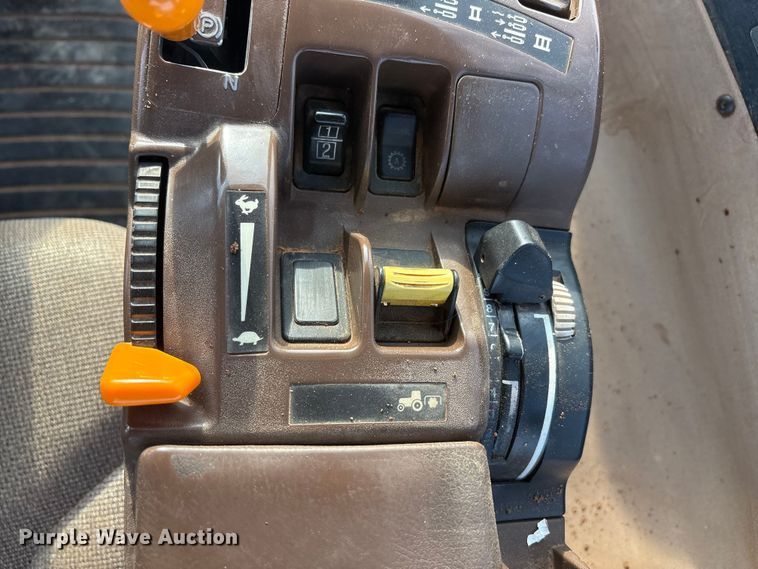 image for item FC2172 2002 John Deere 8120 HFWD tractor