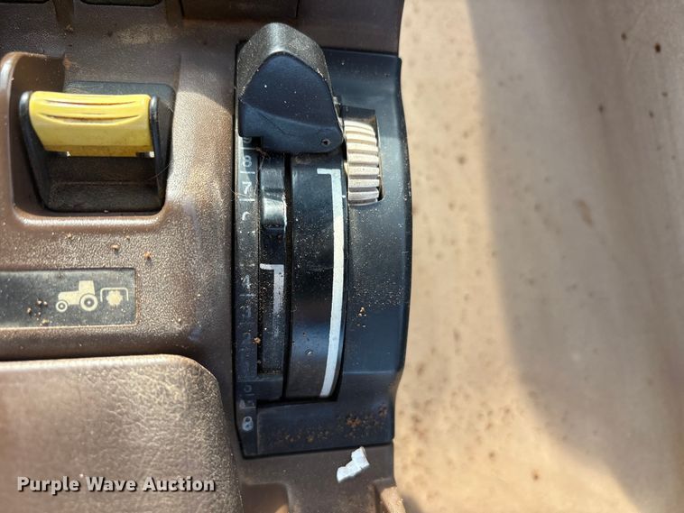 image for item FC2172 2002 John Deere 8120 HFWD tractor