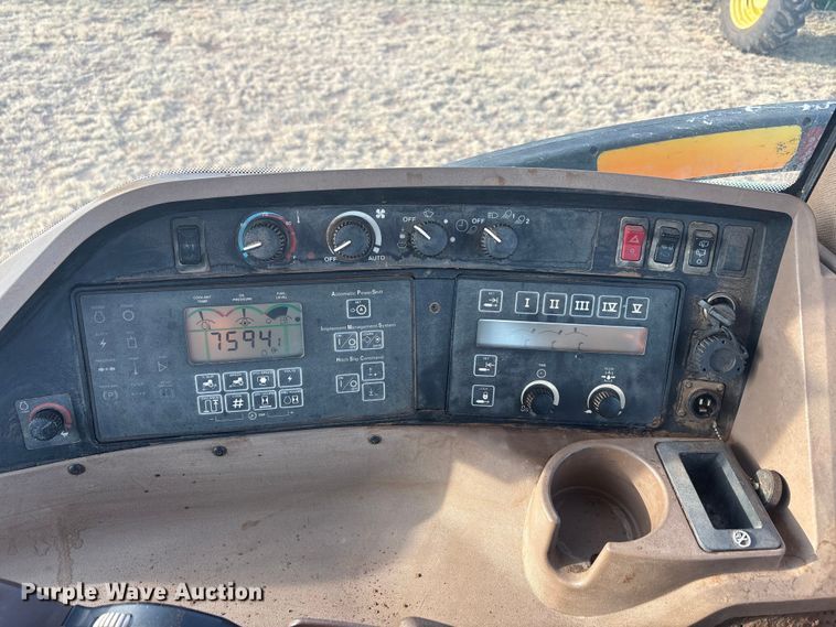 image for item FC2172 2002 John Deere 8120 HFWD tractor