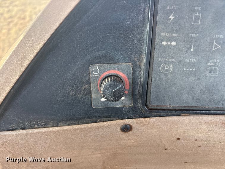 image for item FC2172 2002 John Deere 8120 HFWD tractor