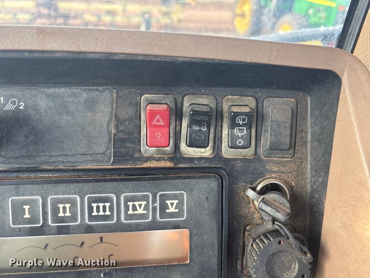 image for item FC2172 2002 John Deere 8120 HFWD tractor