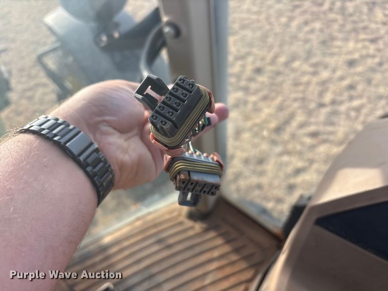 image for item FC2172 2002 John Deere 8120 HFWD tractor