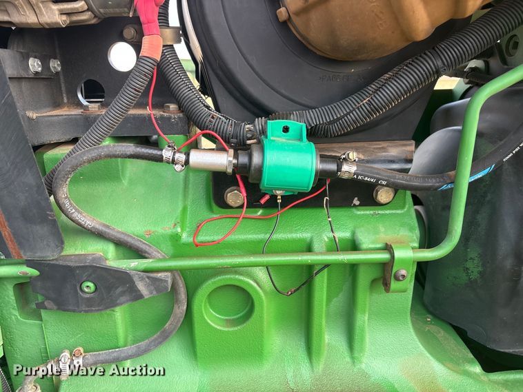 image for item FC2172 2002 John Deere 8120 HFWD tractor