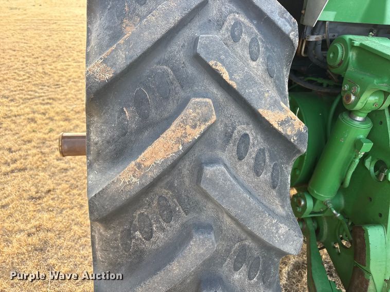 image for item FC2172 2002 John Deere 8120 HFWD tractor