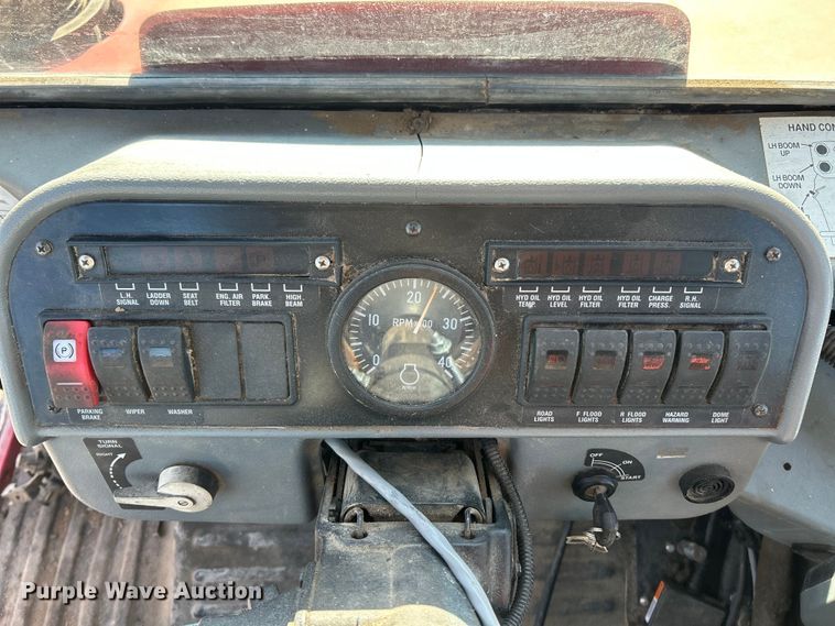 image for item FC5274 2003 Case IH Patriot SPX3200 sprayer