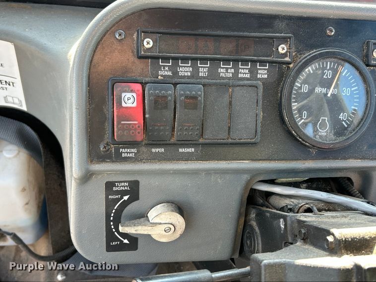 image for item FC5274 2003 Case IH Patriot SPX3200 sprayer