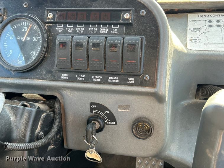 image for item FC5274 2003 Case IH Patriot SPX3200 sprayer