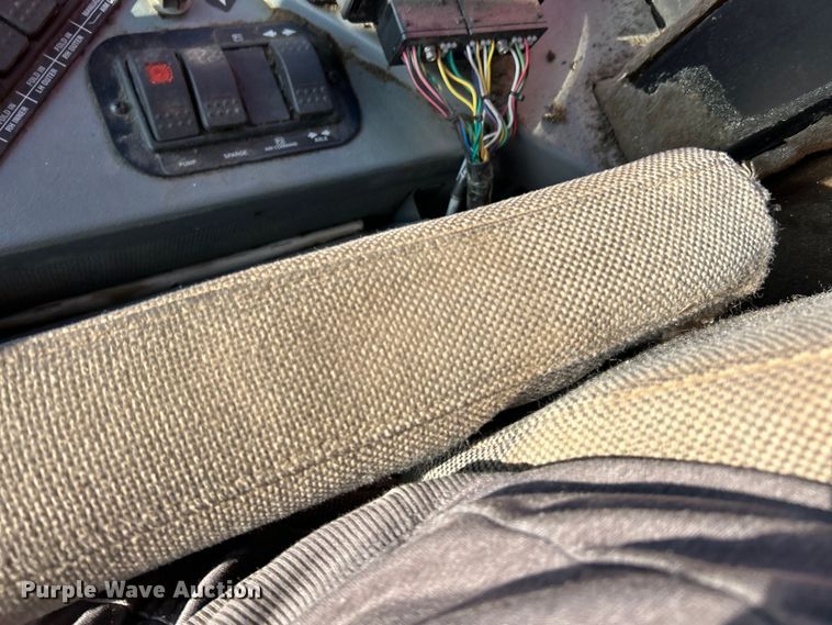 image for item FC5274 2003 Case IH Patriot SPX3200 sprayer