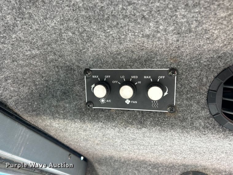 image for item FC5274 2003 Case IH Patriot SPX3200 sprayer