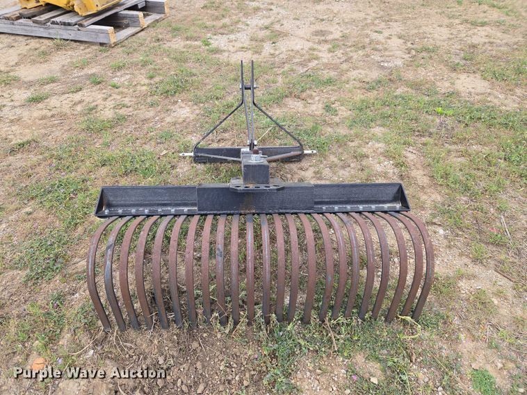 image for item FH6556 Mahindra rake