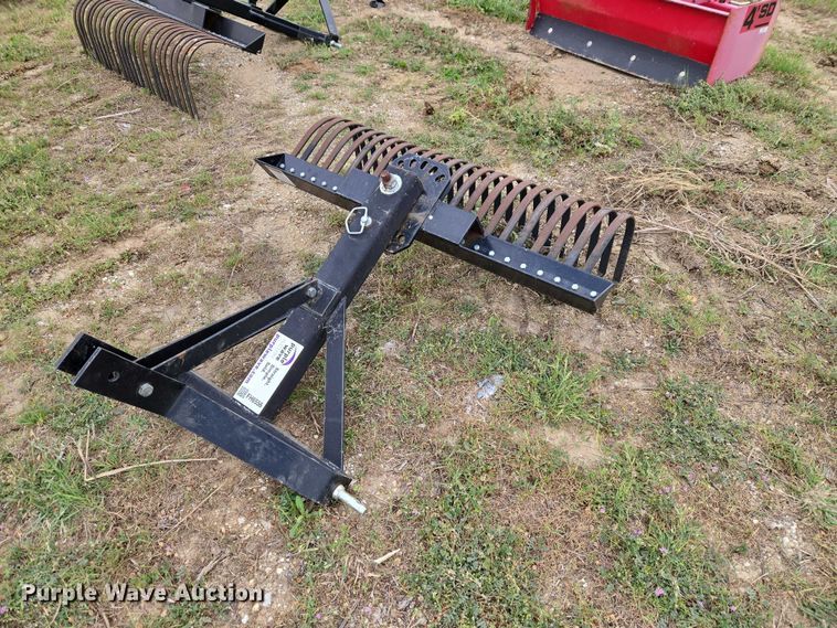 image for item FH6556 Mahindra rake