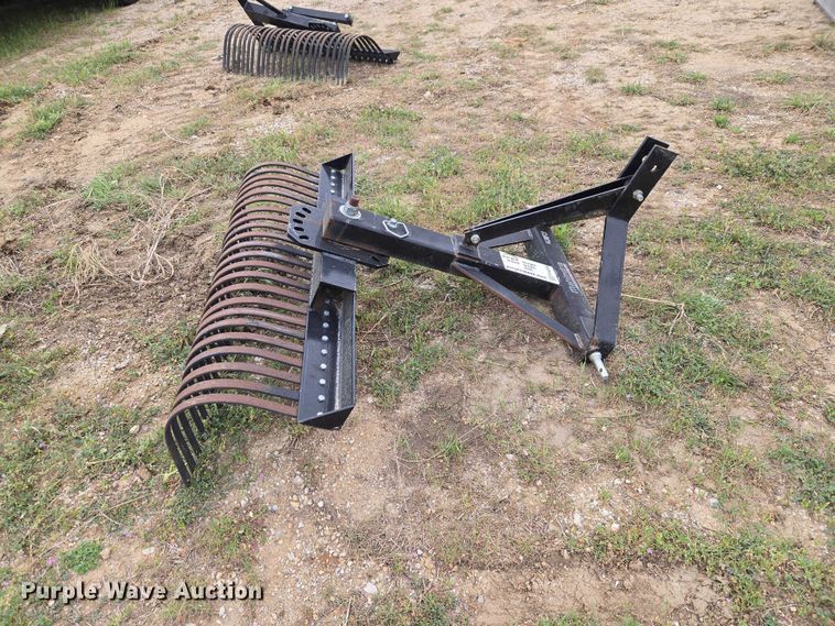 image for item FH6556 Mahindra rake