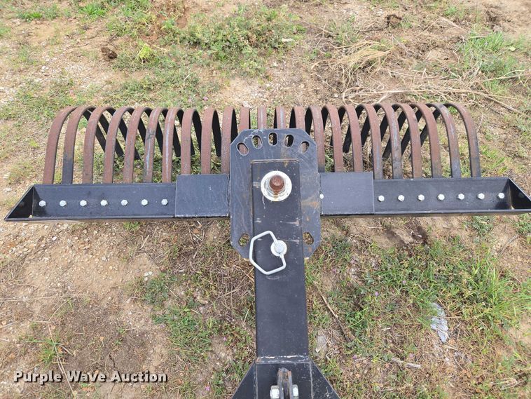 image for item FH6556 Mahindra rake