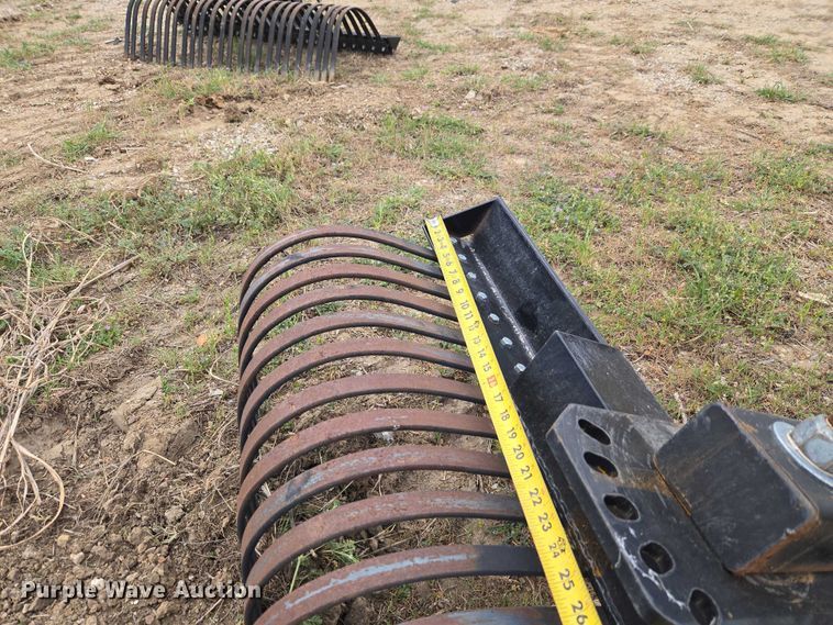 image for item FH6556 Mahindra rake