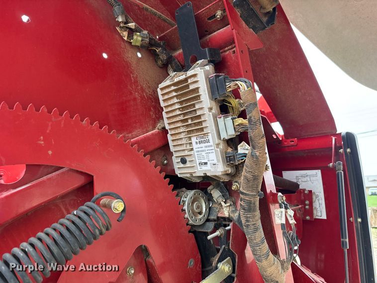 image for item FH6569 2020 New Holland Roll-Belt 450 round baler