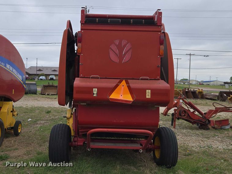 image for item FH6570 2015 New Holland Roll Belt 460 round baler