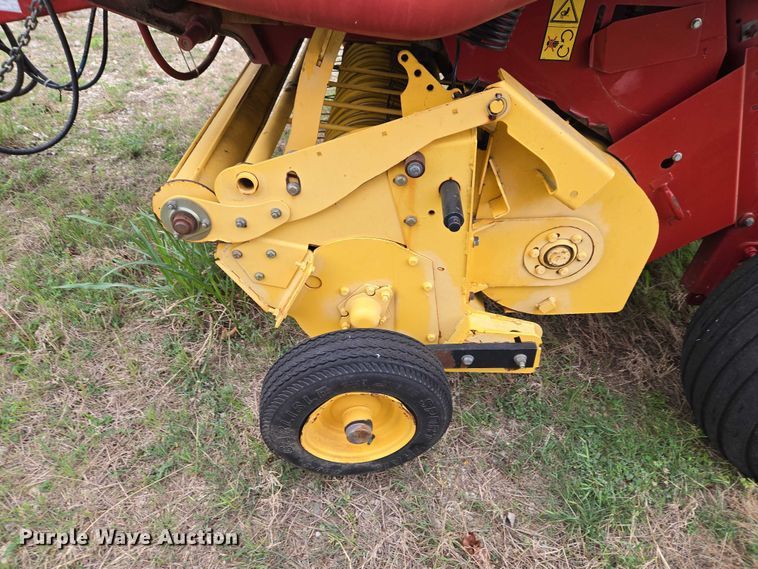 image for item FH6570 2015 New Holland Roll Belt 460 round baler