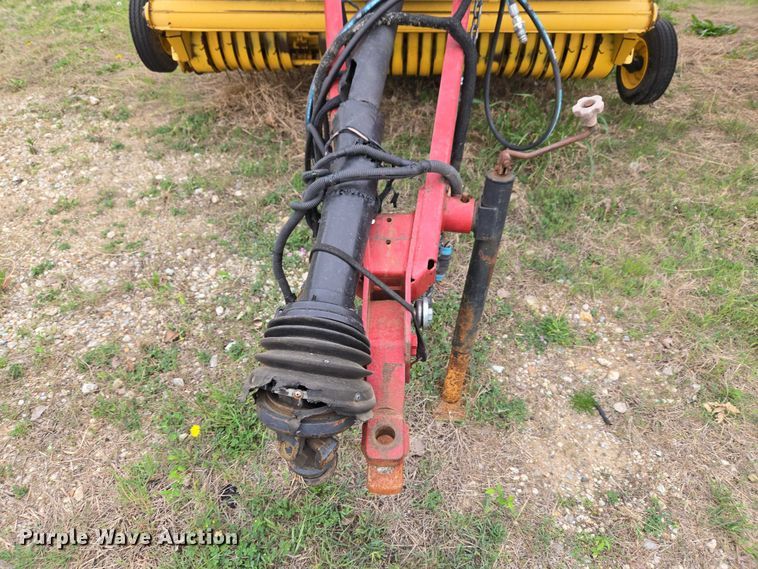 image for item FH6570 2015 New Holland Roll Belt 460 round baler